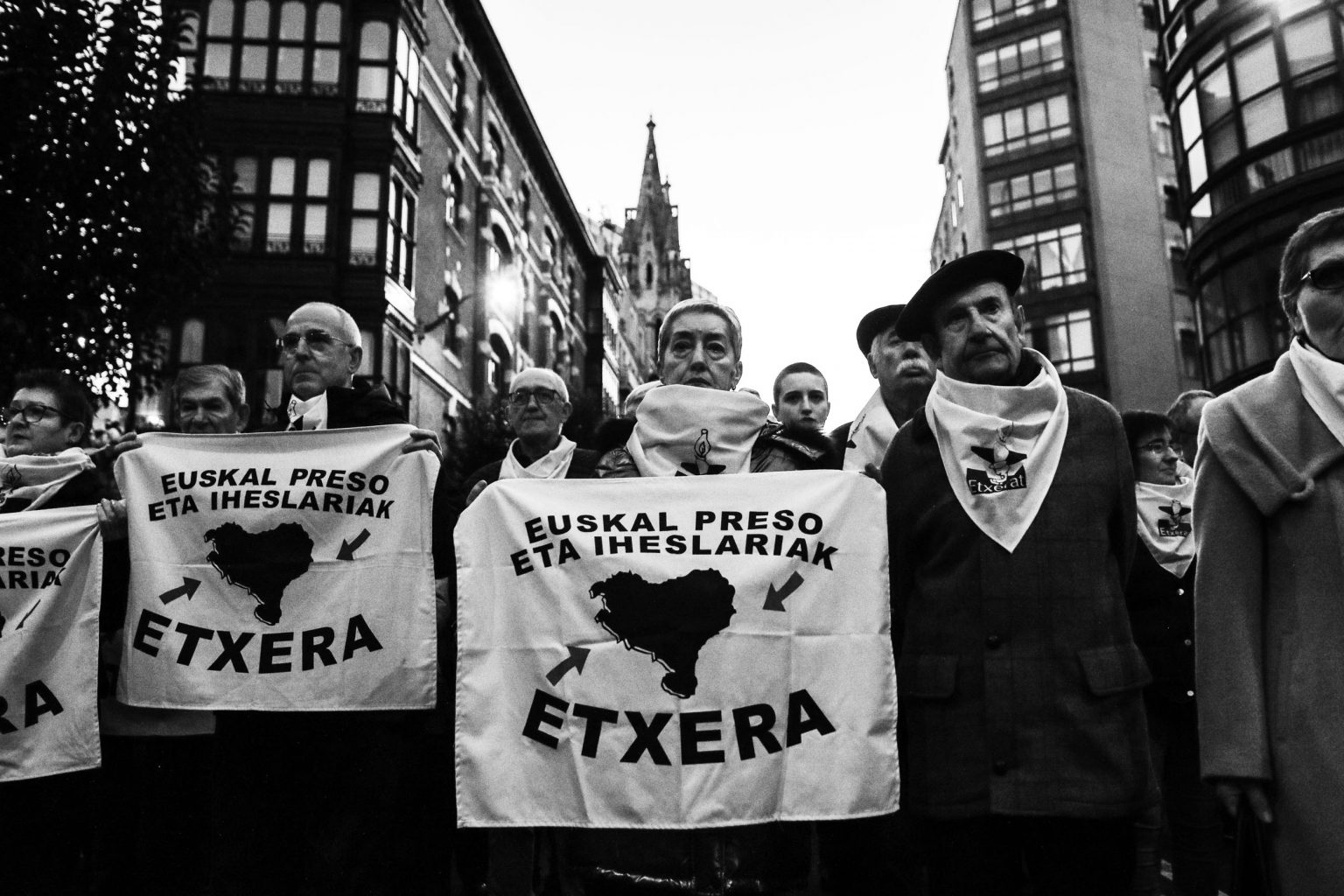 As every year, tens of thousands of people demonstrated peacefully in Bilbao in the late afternoon in favour of bringing the etarras prisoners imprisoned away from their families. Bilbao on 11 January 2019. Comme chaque annee, des dizaines de milliers de personnes ont manifeste dans le calme a Bilbao en fin d apres midi en faveur d un rapprochement des prisonniers etarras emprisonnes loin de leur famille. Bilbao le 11 Janvier 2019.