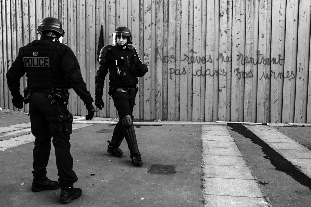 Manifestation sauvage contre le premier tour des elections presiedentielles à Paris